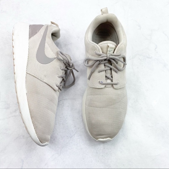 [Nike] - Picture 1 of 4